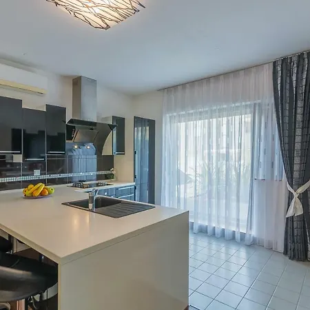 Luxury Lella