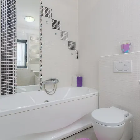 Lägenhet Luxury Lella