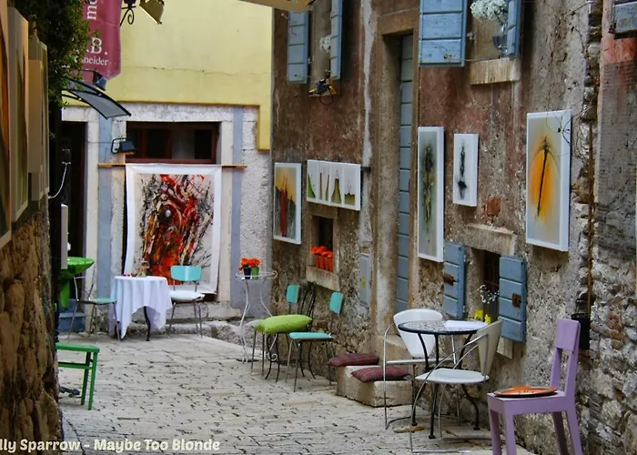 Luxury Lella 로비니